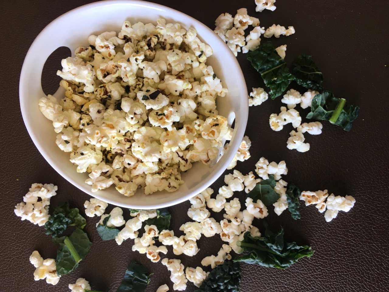 Kale-Cheezy-Popcorn-2-1280x960.jpg