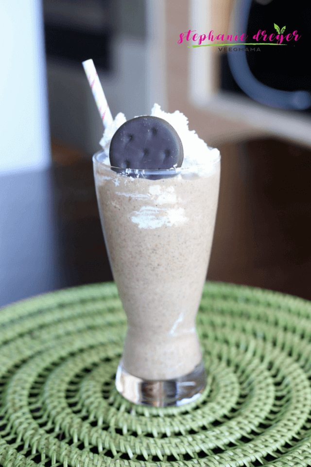Girl Scout Thin Mints are the secret ingredient in this chocolatey minty frozen treat. Make this Thin Mint Milkshake with just 3 ingredients!